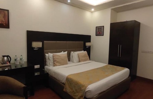 Greater Kailash Hotel | Ikhaya Hotel The Highline