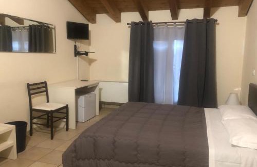 San Faustino-Madonnina-Quattroville Hotel | IL Borgo