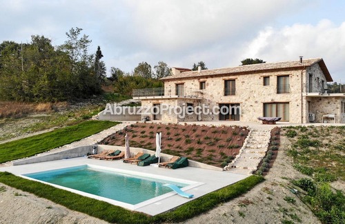 Gessopalena House | Il Casale Salcim - Luxury Villa with private swimming pool, views and terraces