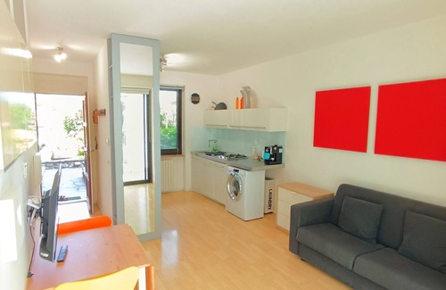 Porlezza Apartment | IL GELSOMINO apartment with pool and garden.