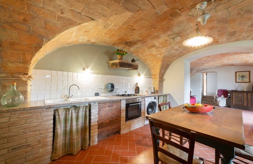 San Pietro in Bossolo Cottage | Il Girasole, apartment in farmhouse with garden in the heart of Chianti