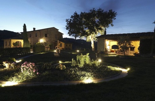 San Pietro in Bossolo Cottage | Il Girasole, apartment in farmhouse with garden in the heart of Chianti