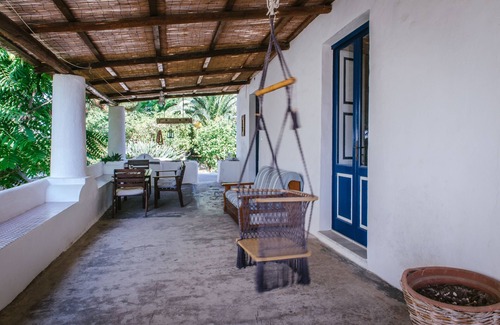 Malfa Villa | Il Palmento Di Salina is a typical Aeolian private house with a terrace and garden with sea views