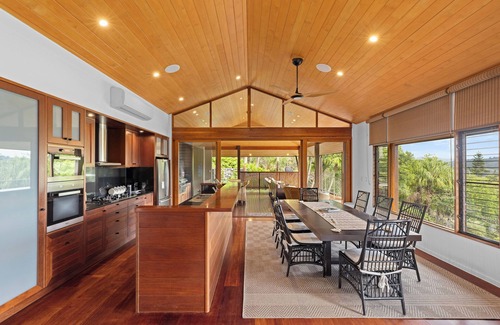 Hamilton Island House | Iluka Luxury House Hamilton Island - private pool, 2 golf buggies and transfers
