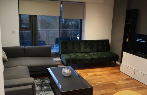 Wapping Apartment | Immaculate 1-bed Apartment in London