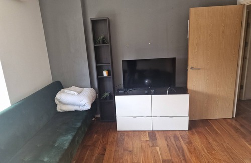 Wapping Apartment | Immaculate 1-bed Apartment in London