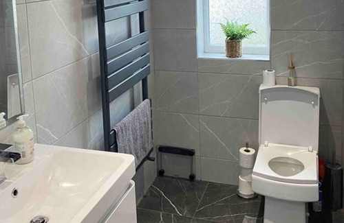 Droylsden House | Immaculate 2-bed House in Manchester