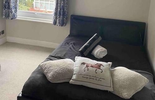 Droylsden House | Immaculate 2-bed House in Manchester