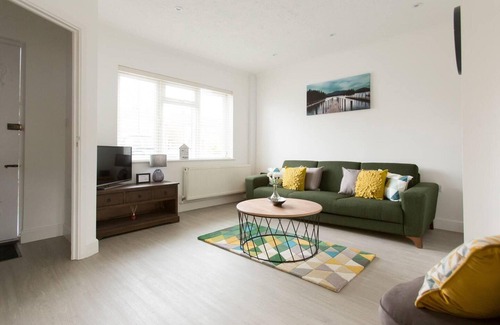 Dartford House | Immaculate 2-bed House in Dartford