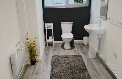 Liverpool Apartment | Immaculate 4-bed Apartment in Liverpool