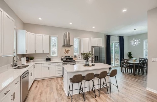 Pittsburgh House | Immaculate Atlanta Haven