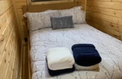 Allanfearn House | Immaculate cabin 5 mins to Inverness dogs welcome