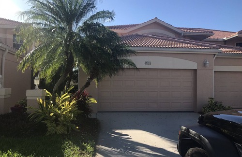 Naples Villa | Immaculate Coach Home on Golf Course Now Available