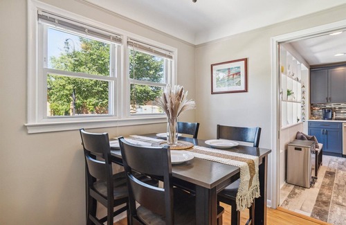 Dicken House | Immaculate Comfort, Short Walk To Michigan Stadium!