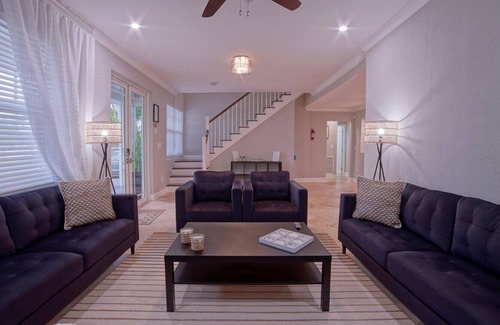 East Boca Raton Villa | Immaculate Contemporary Villa 1.5 mi to The Beach & Mizner Park - Long Term Only