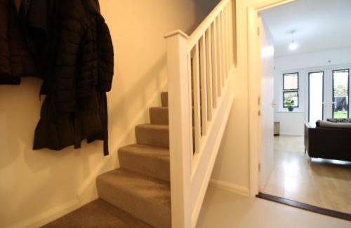 Nine Elms House | Immaculate Rooms Near Nine Elms & Battersea