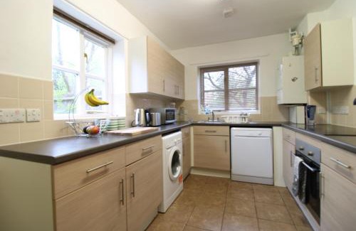 Nine Elms House | Immaculate Rooms Near Nine Elms & Battersea