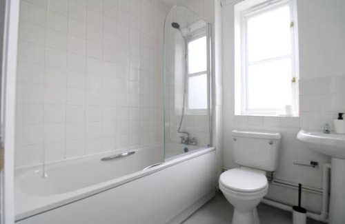 Nine Elms House | Immaculate Rooms Near Nine Elms & Battersea