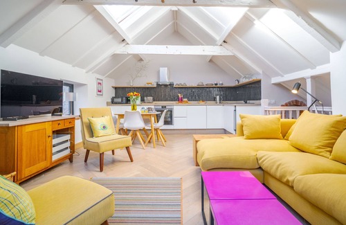 Weybourne Cottage | Immaculately Presented Cottage in Coastal Village (sleeps 4). Pet Friendly with Garden, Parking and