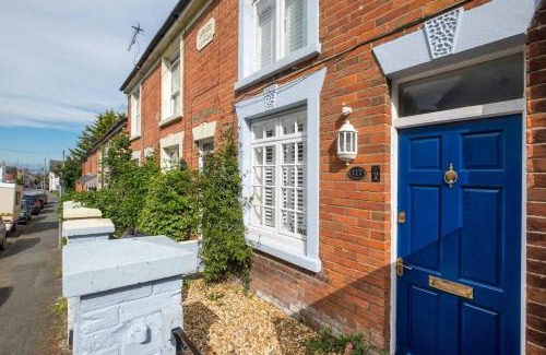 Cowes House | Impeccable 3 bed 2 bath Central Cowes Cottage