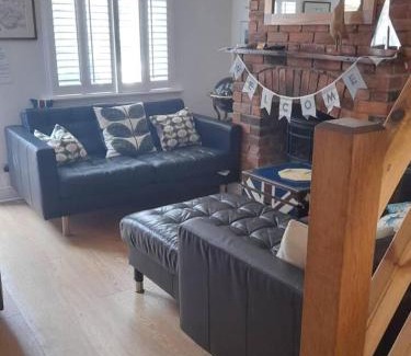 Cowes House | Impeccable 3 bed 2 bath Central Cowes Cottage
