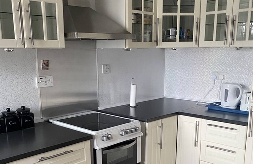 Kirkcaldy House | Impeccable 3- Bedroom House in Kirkcaldy