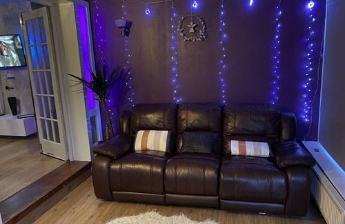 Kirkcaldy House | Impeccable 3- Bedroom House in Kirkcaldy
