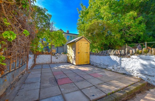 Plasnewydd House | Impeccable 4-bed Home Close to City Centre