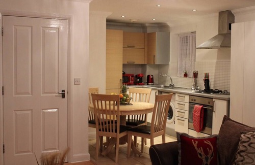 Alibon Apartment | Impeccable spacious 1-Bed Apart in London Dagenham