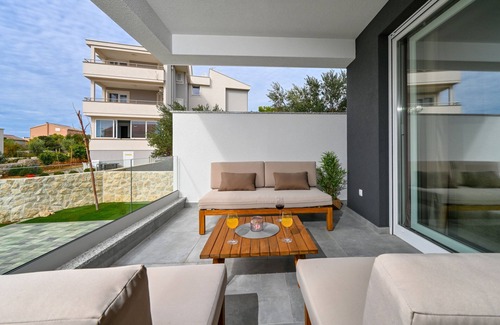 Zrce Apartment | Imperial Apartment with Private Pool