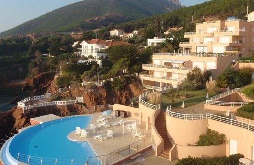 Le Trayas Apartment | In a residence by the water, 2 rooms, sleeps 4 to 5, sunny, seaside view