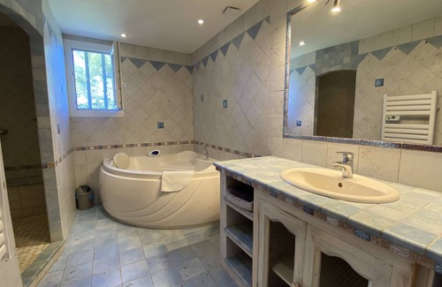 Beaucaire House | In Beauty Beaucaire: Cottage with Private Pool, Garden, and Balneotherapy