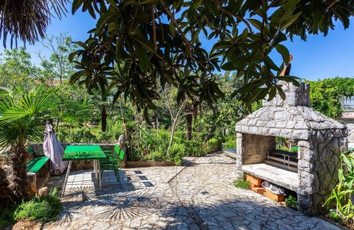 Gabonjin Apartment | In central location on the island of Krk welcomes you this spacious apartment with shared pool.