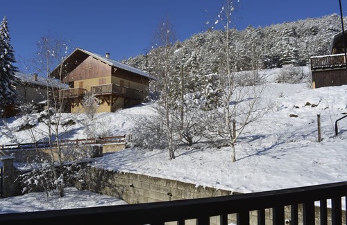 Jausiers Ski Chalet | In chalet, independent family apartment in duplex, on 2000m2 wooded.