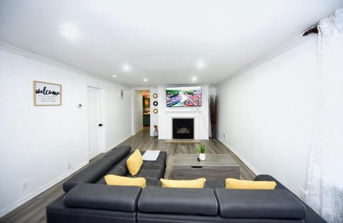 Inner Harbour House | In Heart of Kingston Downtown Pool Home