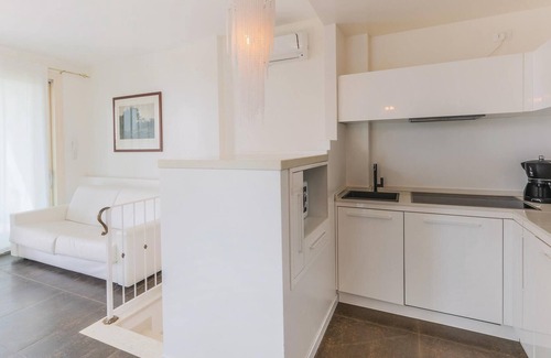 Gaino Apartment | In panoramic position on a hill is this vacation apartment in a three-family house with communal swi