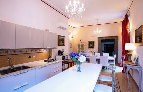 Rione XI Sant'Angelo Apartment | In the center of Rome. Adjacent to all popular places of interest.