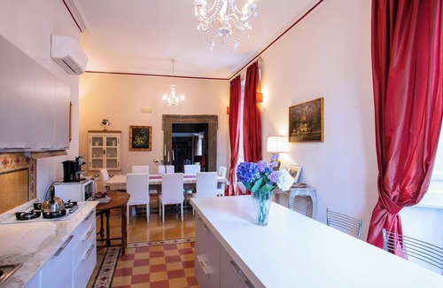 Rione XI Sant'Angelo Apartment | In the center of Rome. Adjacent to all popular places of interest.
