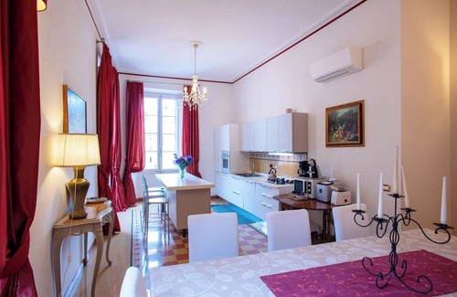 Rione XI Sant'Angelo Apartment | In the center of Rome. Adjacent to all popular places of interest.
