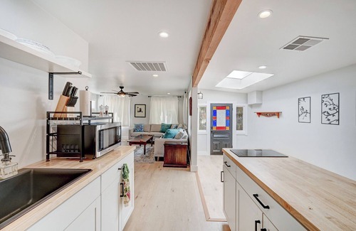 Murphys Cottage | In the HEART of downtown Murphys!