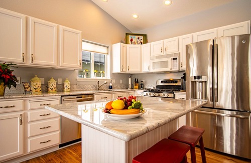 Hailey House | In the Heart of Hailey; PRIVATE PET-FRIENDLY 3 bedroom home with garage