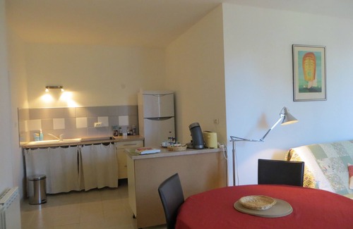 Pertuis Apartment | In the Luberon, apartment in a Provencal country house in the heart of the pine forest