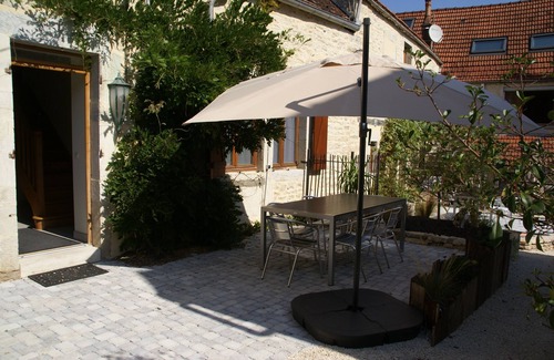 Beze House | In the village of Bèze is a small quiet corner: Le Gîte des Remparts