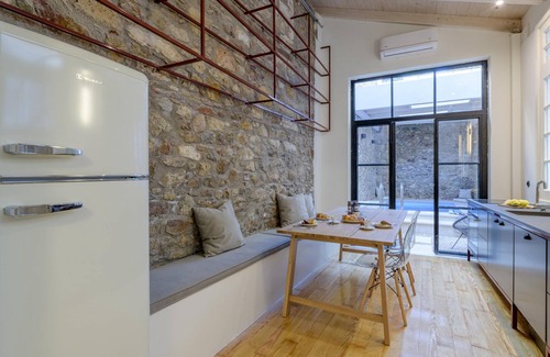 Plaka Apartment | Incomparable Plaka s Lux 2bdrm Apt w Pvt Heated Pool