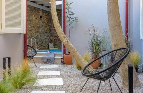 Plaka Apartment | Incomparable Plaka s Lux 2bdrm Apt w Pvt Heated Pool