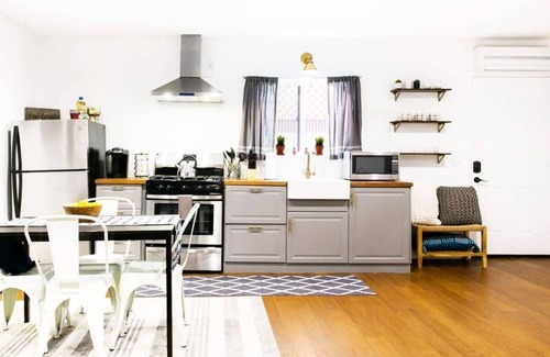 Valley Glen House | Incredible 1BR Home near Universal Studios at LA