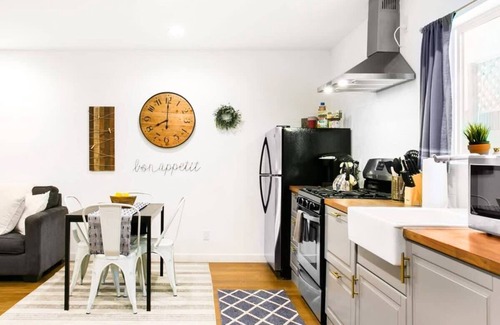 Valley Glen House | Incredible 1BR Home near Universal Studios at LA