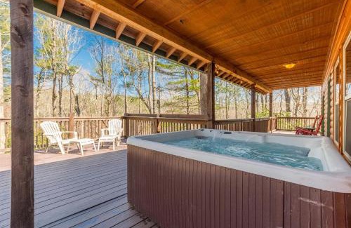 Helen House | Incredible Cabin with Pool Table and Hot-Tub in Cleveland, Georgia