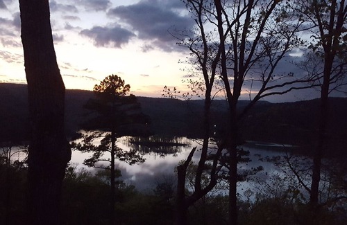 Edgemont Cabin | Incredible Greers Ferry Lake View Kayaks, Bicycles, & Hiking