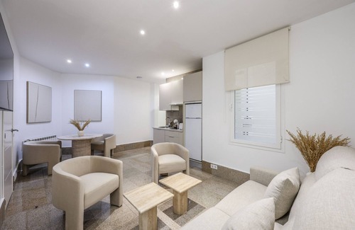 Las Acacias Apartment | Incredible Renovated Apartment E3A